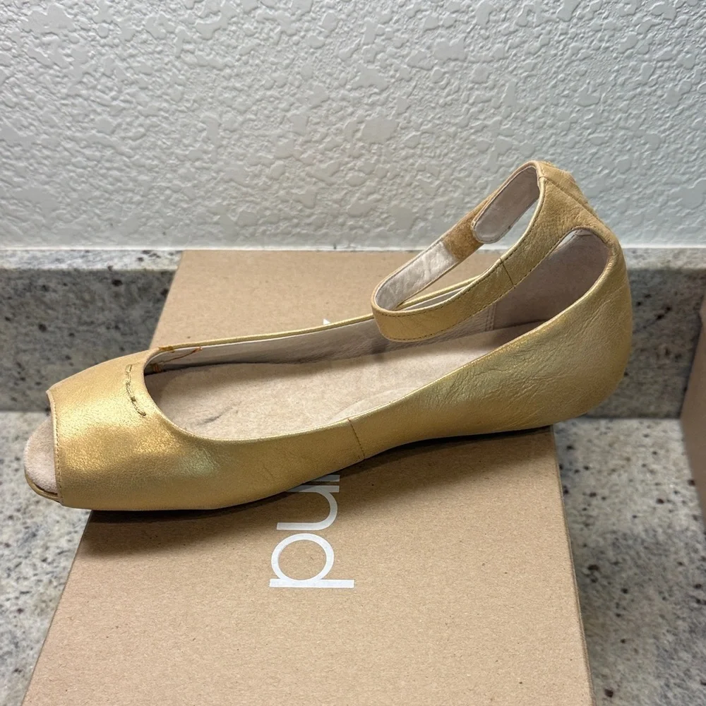 DKNY Gold Peep-Toe Ankle-Strap Flat - Picture 4 of 4